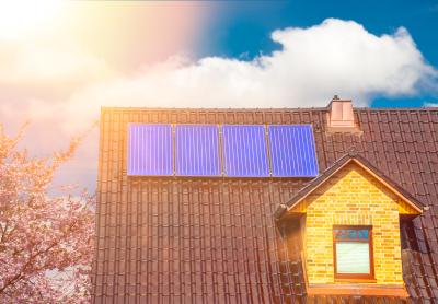 Solarthermie Anlage auf Hausdach